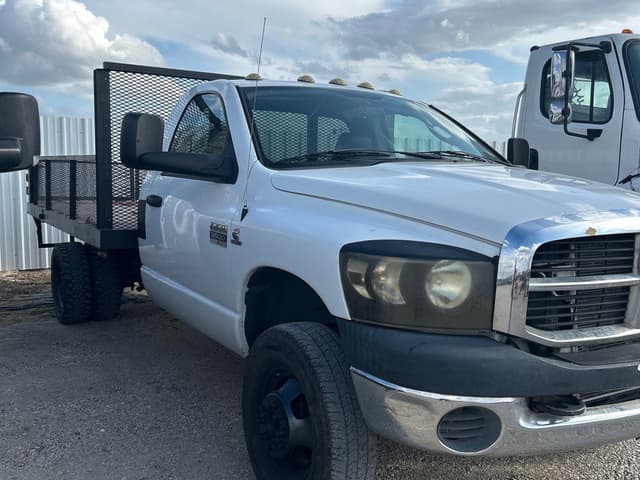 Image of Dodge Ram 3500 equipment image 2