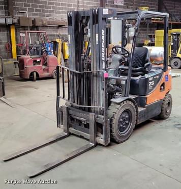 Main image  Doosan G25E-5