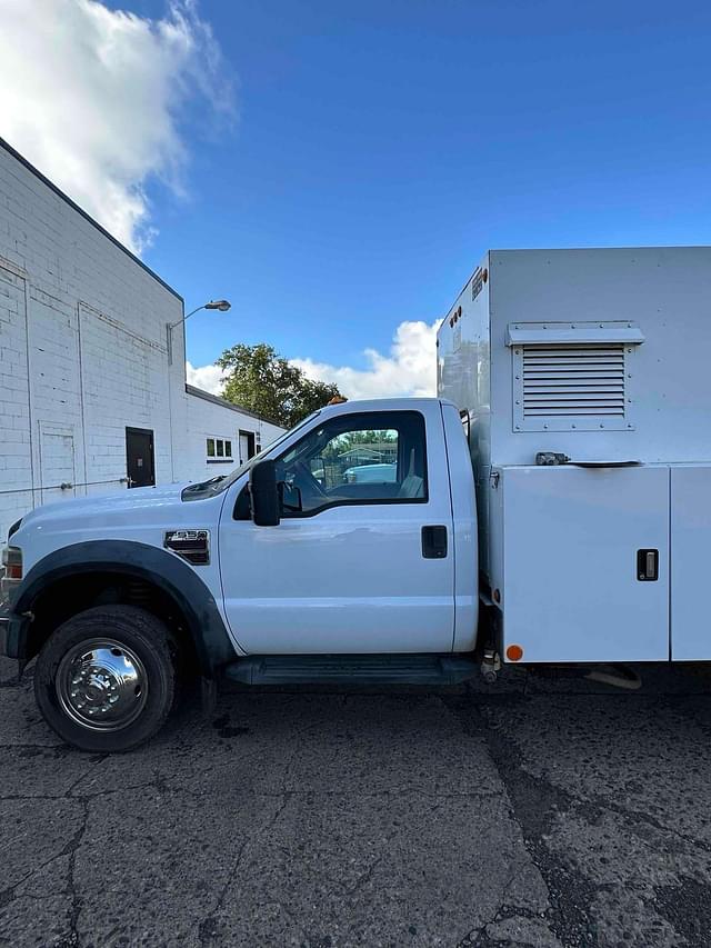 Image of Ford F-550 equipment image 1