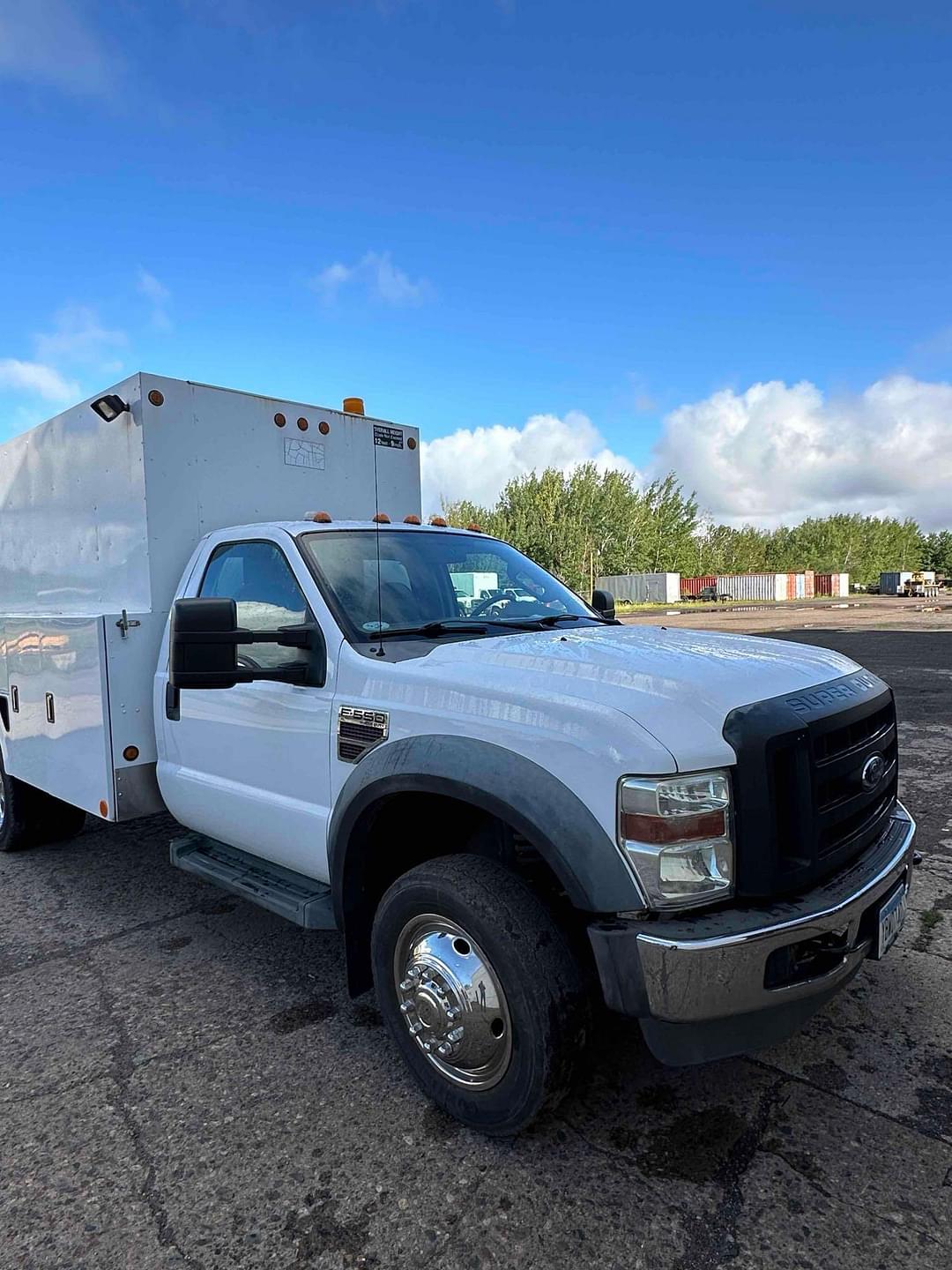 Image of Ford F-550 Primary image