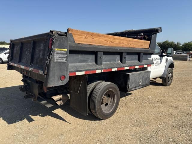 Image of Ford F-550 equipment image 4