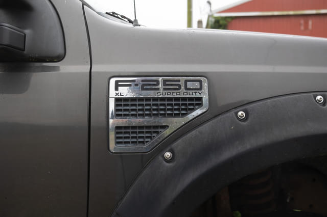 Image of Ford F-250 equipment image 2