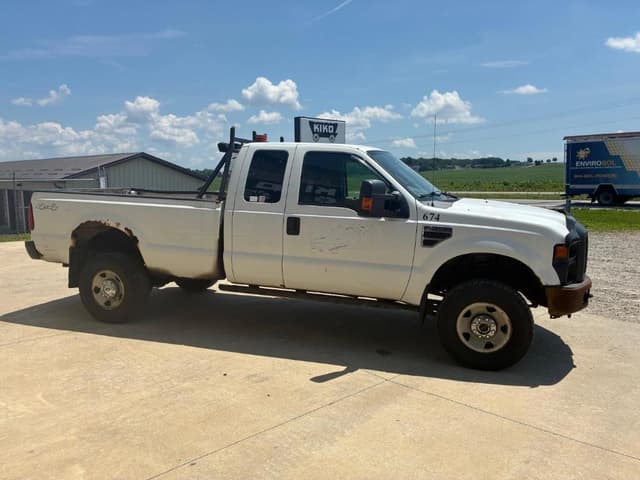 Image of Ford F-350 equipment image 3