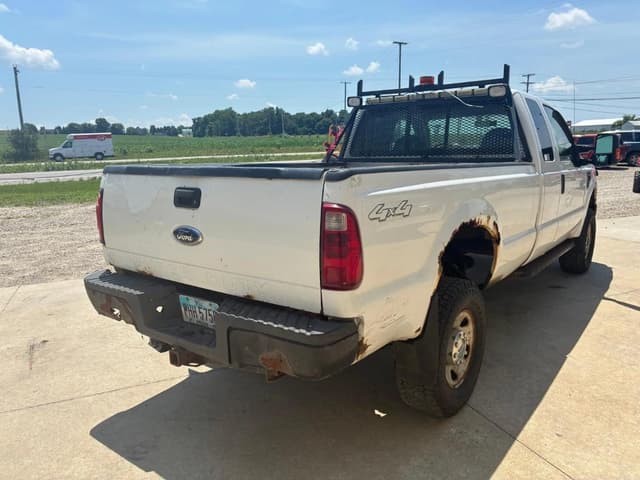Image of Ford F-350 equipment image 4