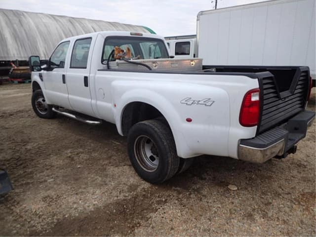 Image of Ford F-350 equipment image 4