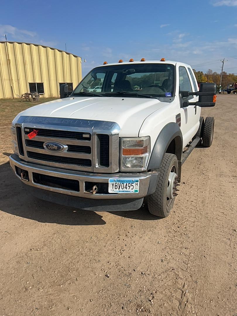 Image of Ford F-450 Primary image