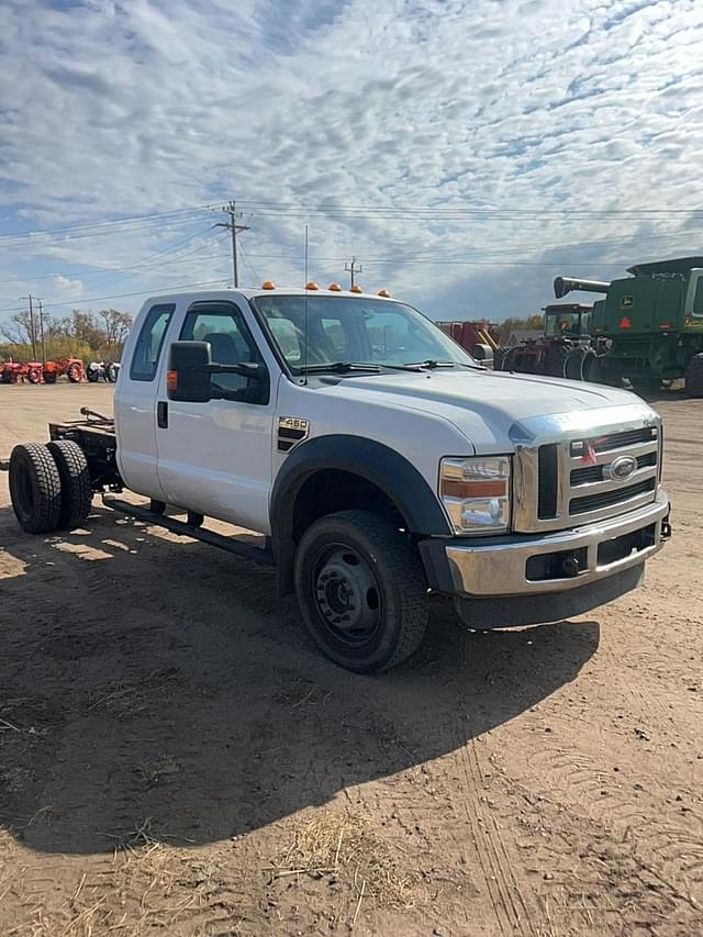 Image of Ford F-450 equipment image 4