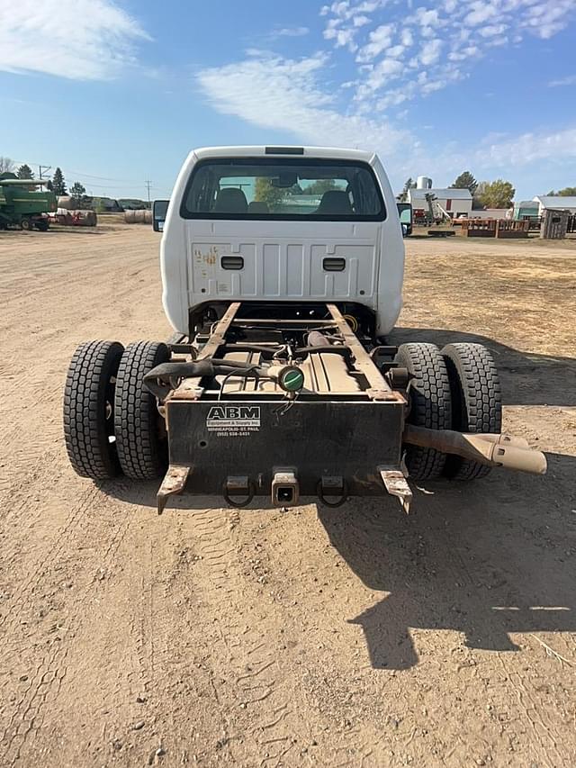 Image of Ford F-450 equipment image 3