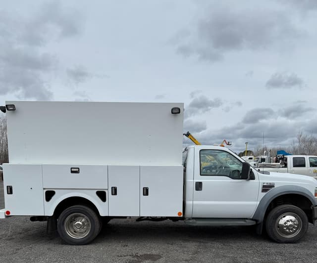Image of Ford F-550 equipment image 2