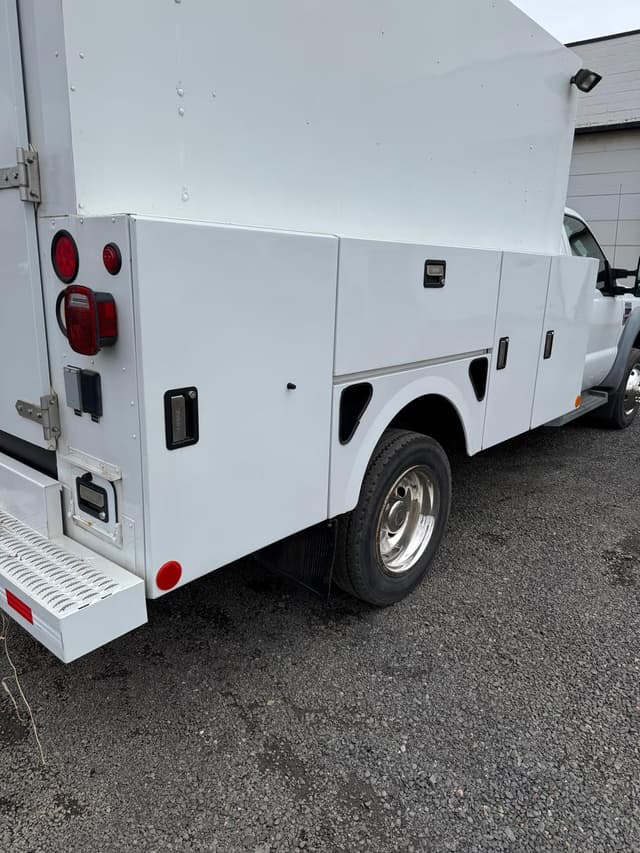 Image of Ford F-550 equipment image 4