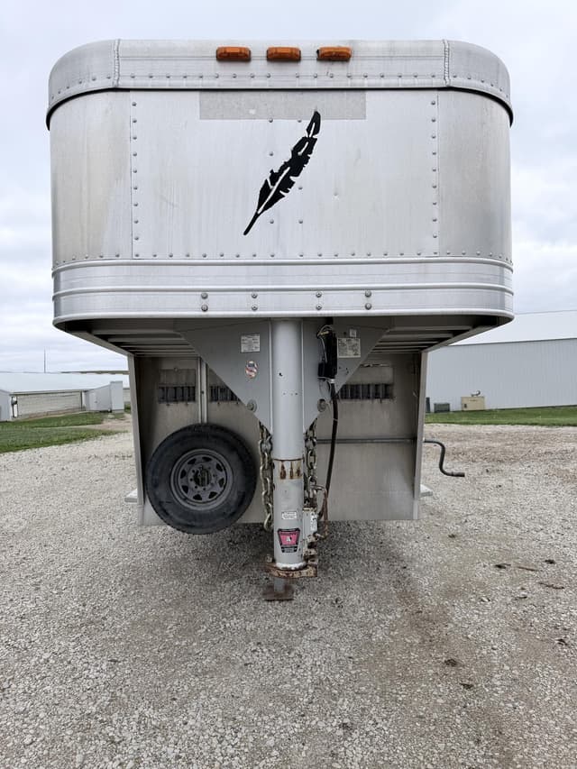 Image of Featherlite 8120 equipment image 1