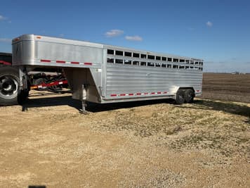 Main image Featherlite 8127