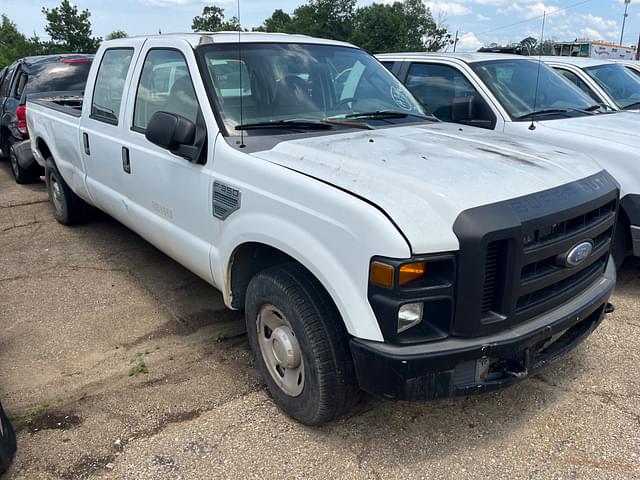 Image of Ford F-350 equipment image 4