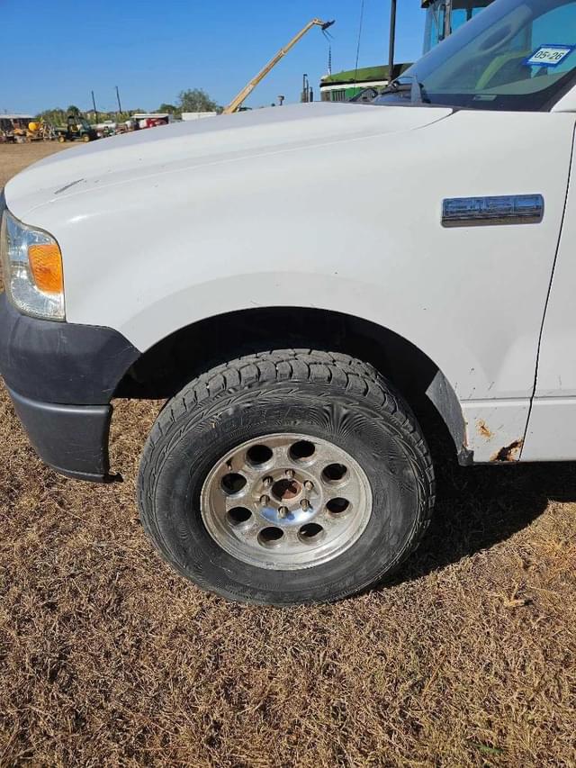 Image of Ford F-150 equipment image 2