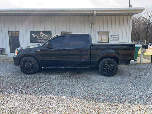 Image of Ford F-150 equipment image 2