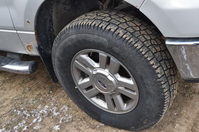 Image of Ford F-150 equipment image 3