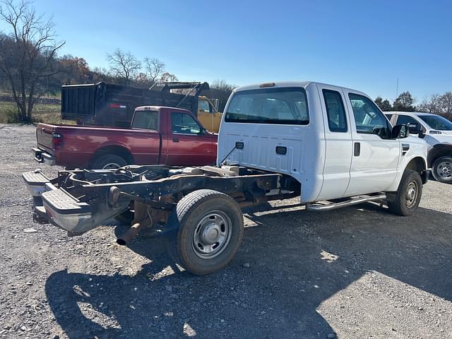 Image of Ford F-250 equipment image 3