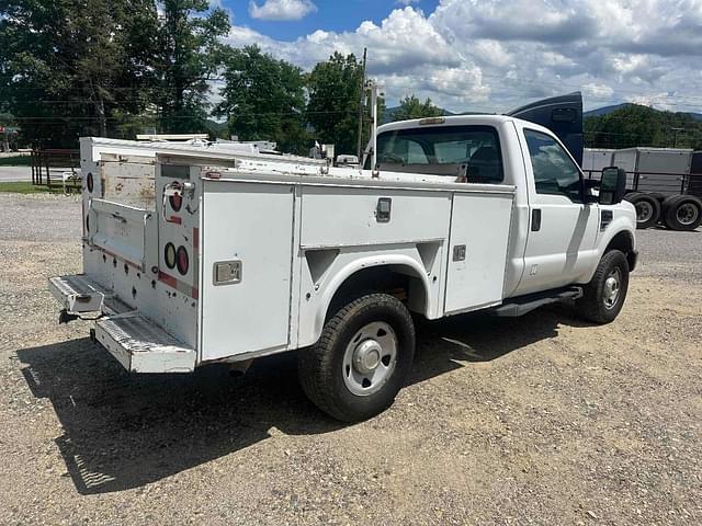 Image of Ford F-250 equipment image 3
