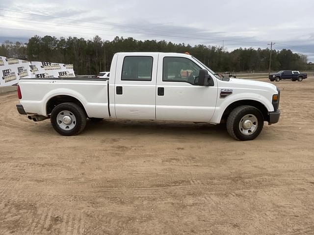 Image of Ford F-250 equipment image 3