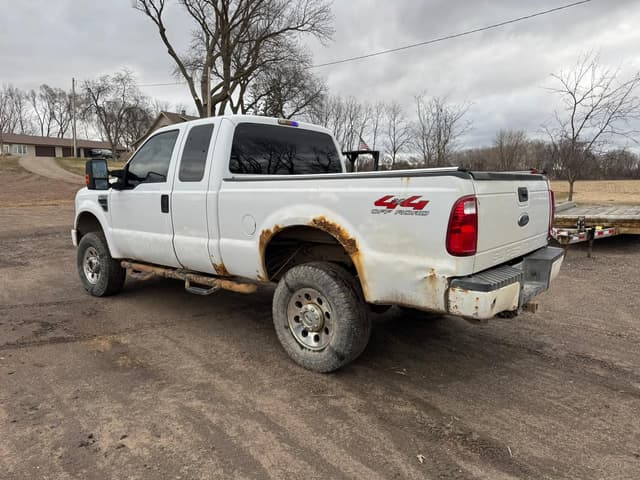 Image of Ford F-250 equipment image 2