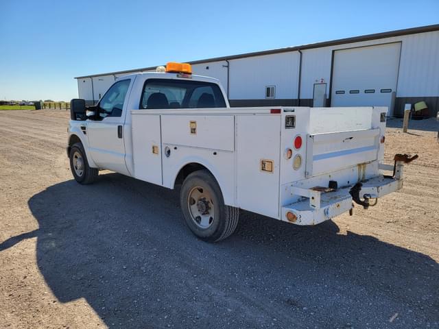 Image of Ford F-250 equipment image 3