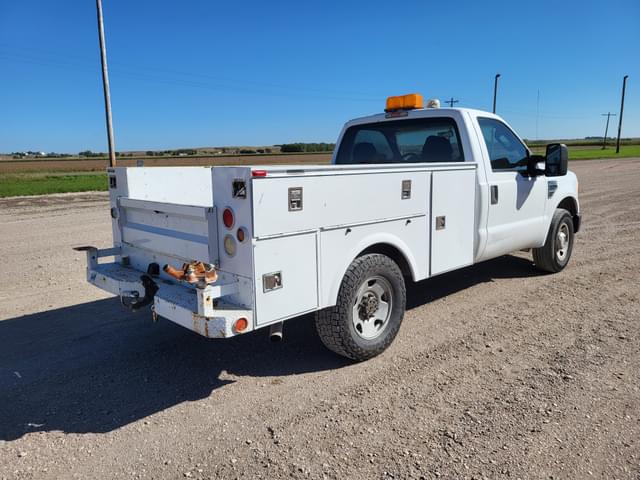 Image of Ford F-250 equipment image 2