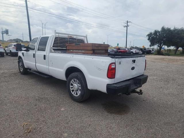 Image of Ford F-250 equipment image 2