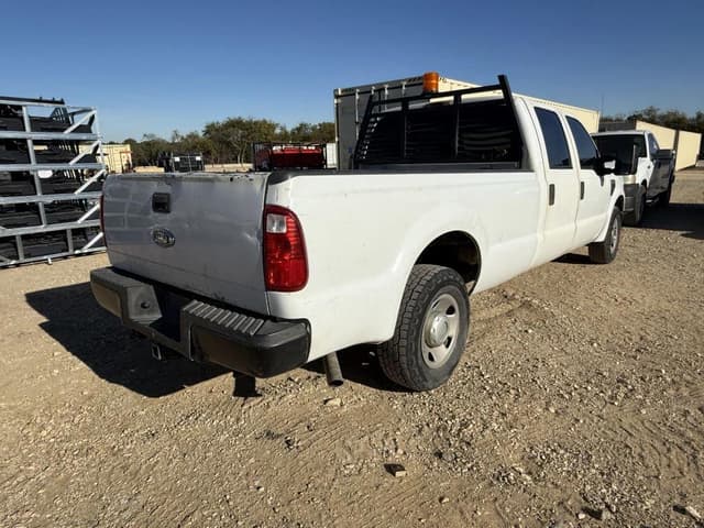 Image of Ford F-250 equipment image 2