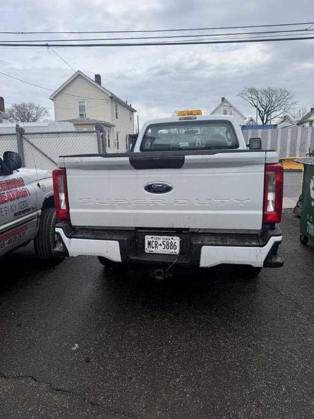 Image of Ford F-250 equipment image 1