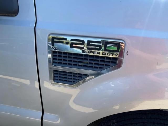 Image of Ford F-250 equipment image 3