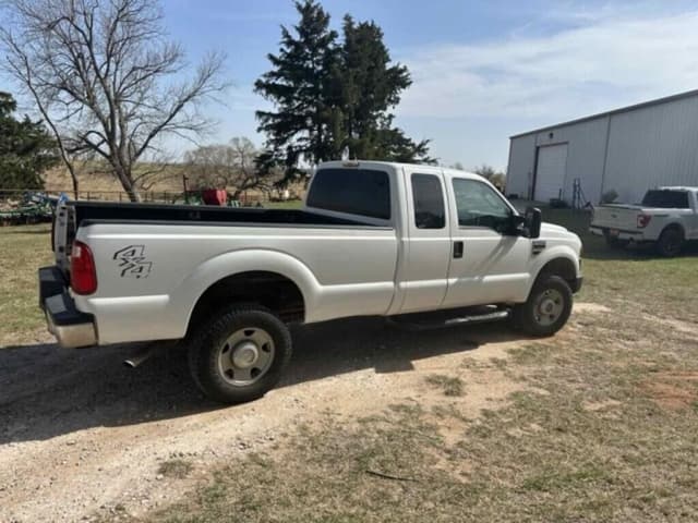 Image of Ford F-250 equipment image 4