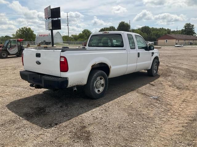 Image of Ford F-250 equipment image 2