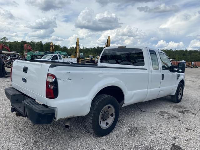 Image of Ford F-250 equipment image 2