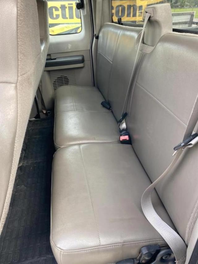 Image of Ford F-250 equipment image 4