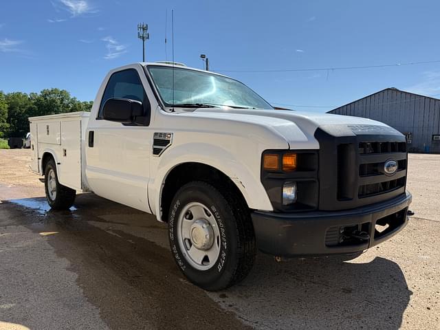 Image of Ford F-250 equipment image 2