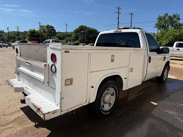 Image of Ford F-250 equipment image 3