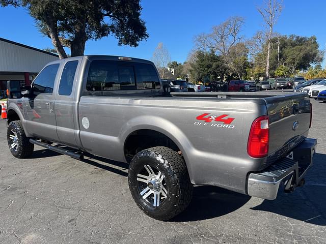 Image of Ford F-250 equipment image 3