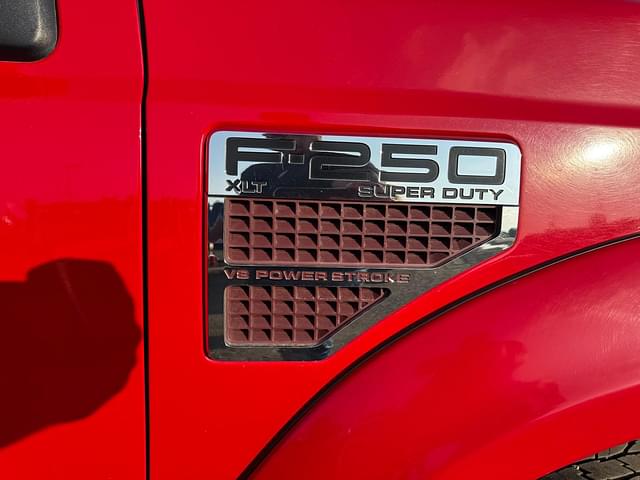 Image of Ford F-250 equipment image 3