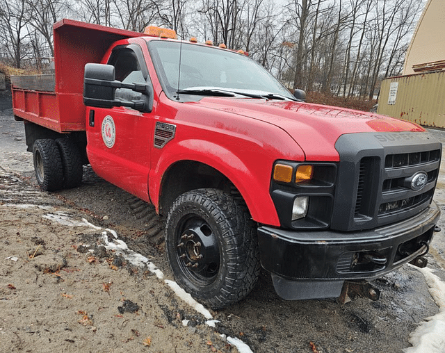 Image of Ford F-350 equipment image 1