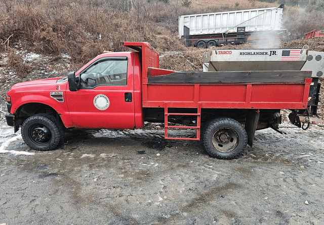 Image of Ford F-350 equipment image 2