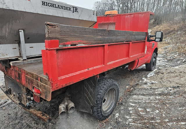 Image of Ford F-350 equipment image 3