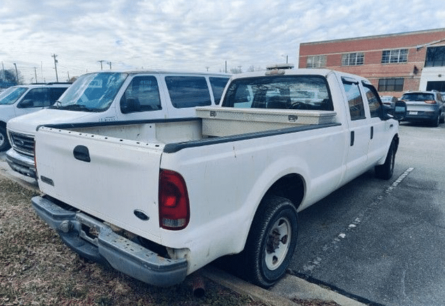 Image of Ford F-350 equipment image 3