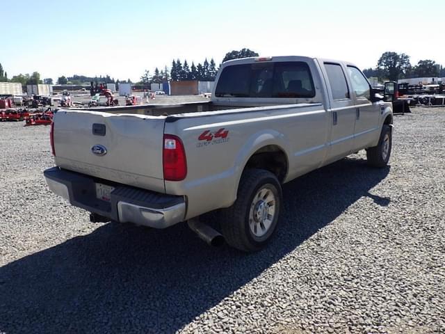 Image of Ford F-350 equipment image 3