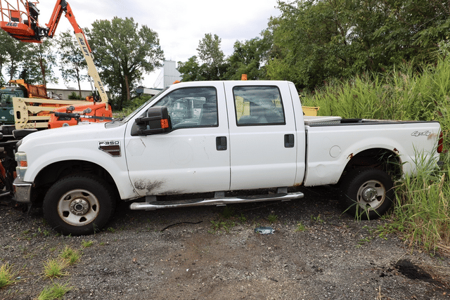 Image of Ford F-350 equipment image 2
