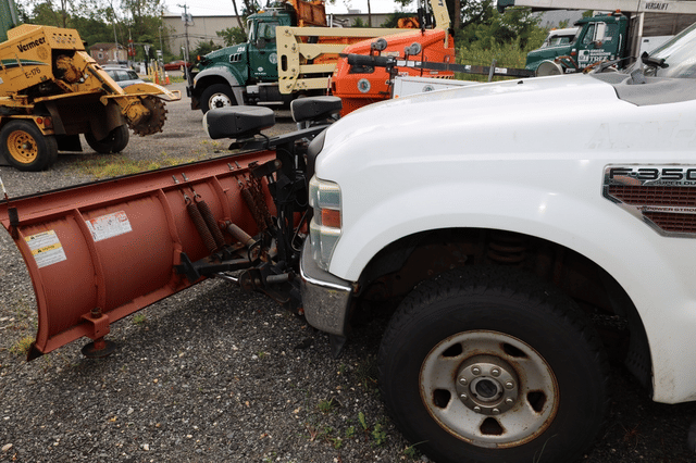 Image of Ford F-350 equipment image 4