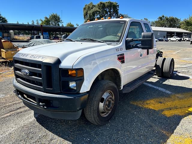 Image of Ford F-350 equipment image 1