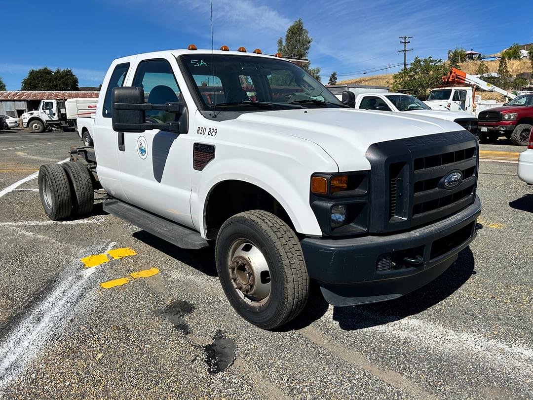 Image of Ford F-350 Primary image