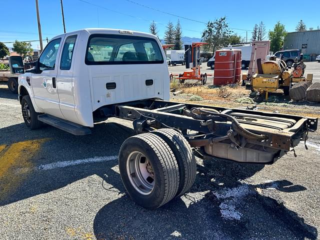 Image of Ford F-350 equipment image 3