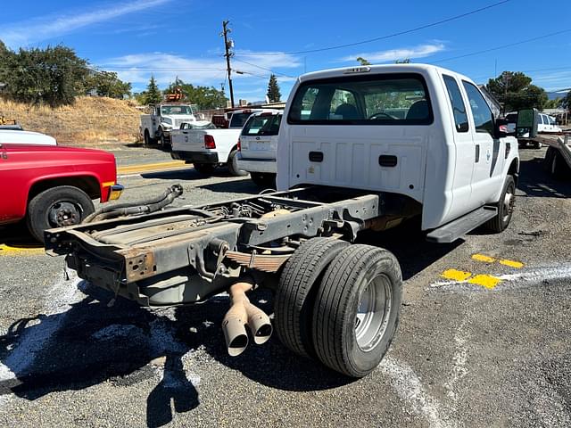 Image of Ford F-350 equipment image 2