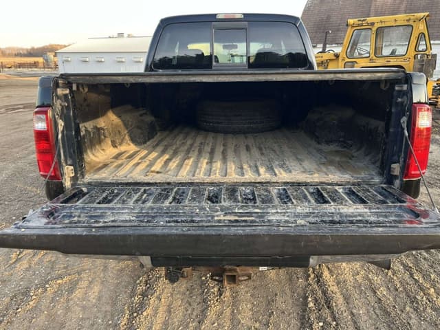 Image of Ford F-350 equipment image 4